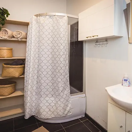 Dzīvoklis Stylish 6-bedroom - Lacplesa Street