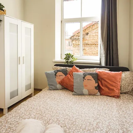 Stylish 6-bedroom - Lacplesa Street Apartment Riga