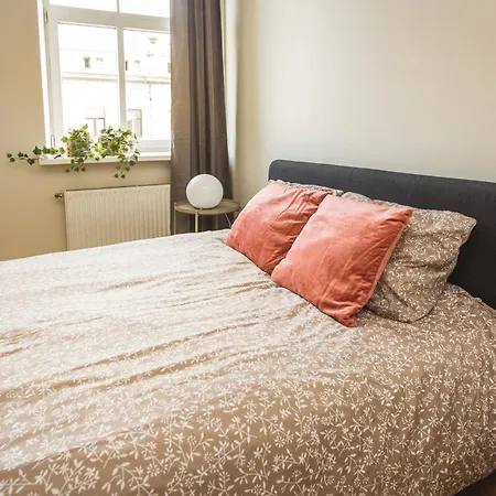 Stylish 6-bedroom - Lacplesa Street *