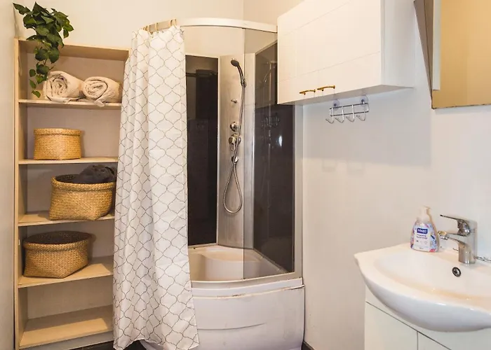 Stylish 6-bedroom - Lacplesa Street *