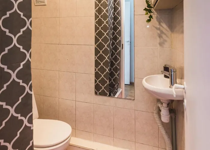 Stylish 6-bedroom - Lacplesa Street * Riga