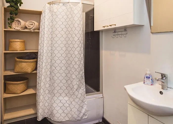 Stylish 6-bedroom - Lacplesa Street *