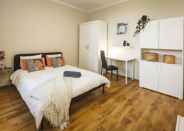 Dzīvoklis Stylish 6-bedroom - Lacplesa Street Riga