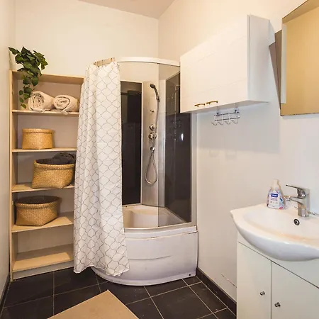 Stylish 6-bedroom - Lacplesa Street *