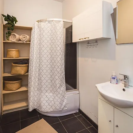 Stylish 6-bedroom - Lacplesa Street *