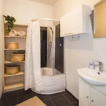 Stylish 6-bedroom - Lacplesa Street *